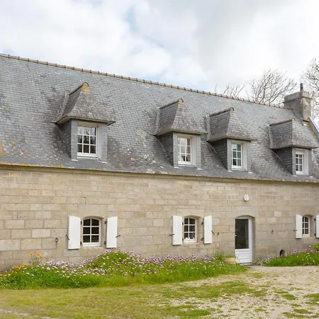 Holiday home Ferme Kerlan 5min En Voiture Plobannalec-Lesconil